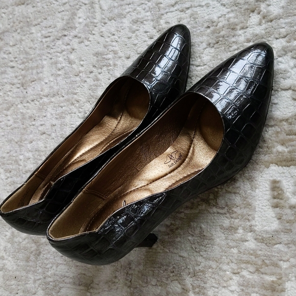 Hush Puppies Shoes - Soft Style Hush Puppies Crocodile Lightweight Heels Pumps 7.5M Black Brown